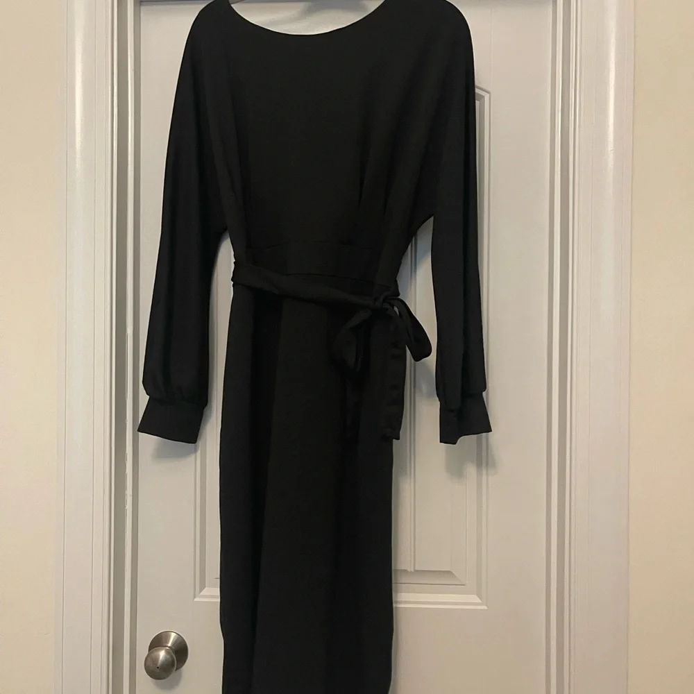 Elegant Black Women's Dress - Picture 3 of 5